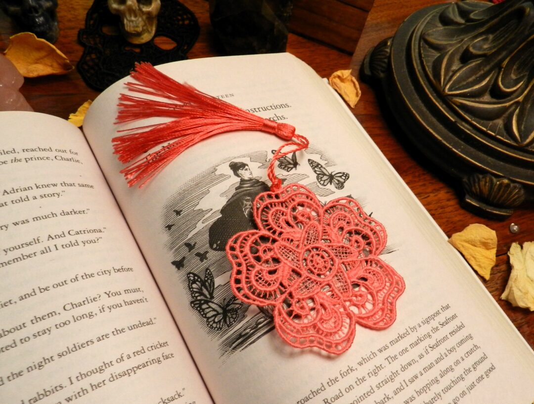 Freestanding Lace Flower Bookmark